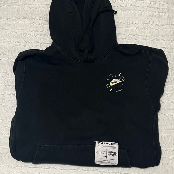 Great condition bad picture, size medium - Picture 2 of 2